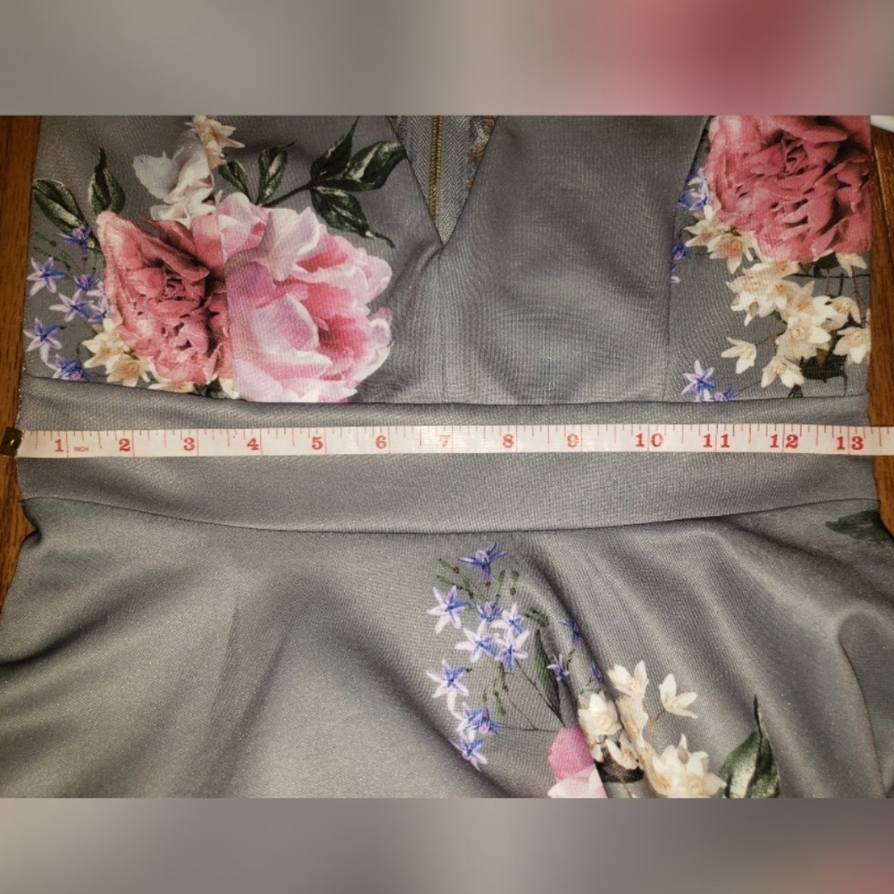 Dress - Picture 3 of 8